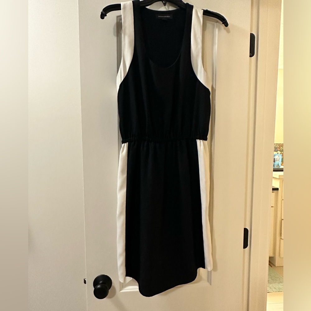 Black and white Banana Republic razor back dress. Size 6.